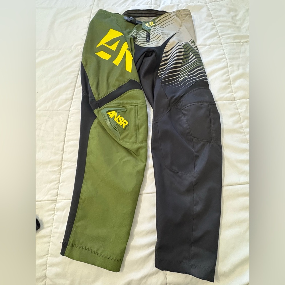 NSR Men's Stylish Green and Black Cargo Pants